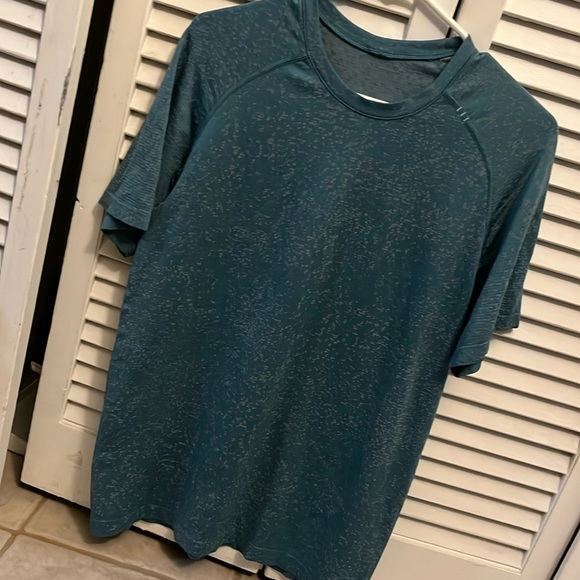 Lululemon mens tee. Size Medium - Picture 1 of 5